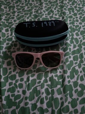 Taylor Swift 1989 pink sunglasses